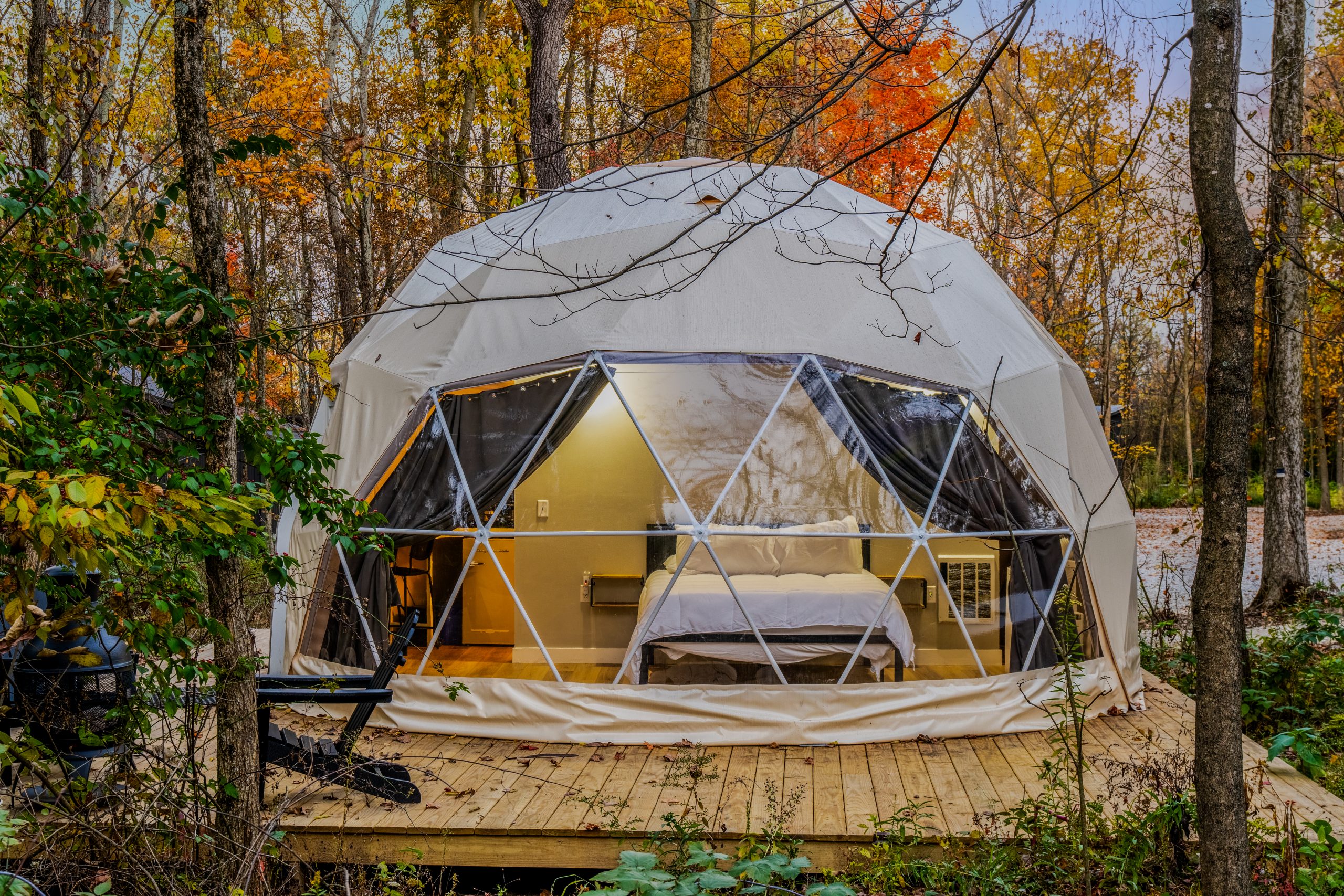 Geodome in the woods surrounded by fall foliage at Retreat 21 near Columbus, Ohio