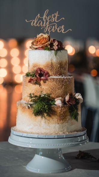 Wedding cake on display at reception at Retreat 21 near Columbus, Ohio