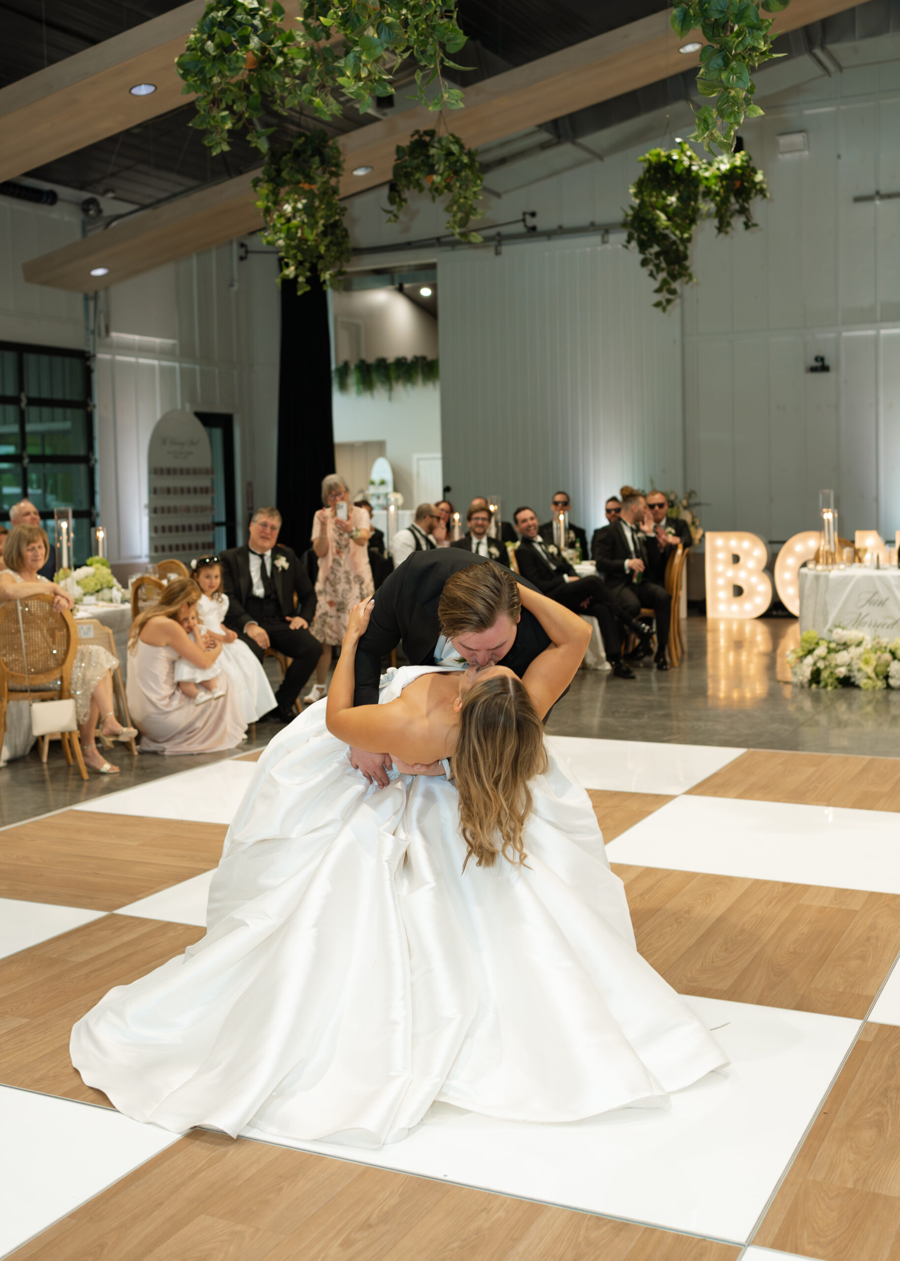 Retreat 21 Wedding Venue An elegant Retreat 21 Friday Wedding outside under the oak tree