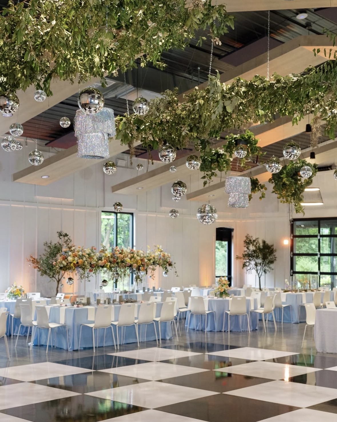 Retreat 21 Disco Garden Wedding - Marisa & Brad An elegant Retreat 21 Friday Wedding outside under the oak tree